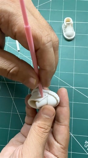 86K views · 1.6K reactions | Fondant shoes making tips ￼ how to make Fondant figurines #cakedecorating | Lokesh Oli | Facebook