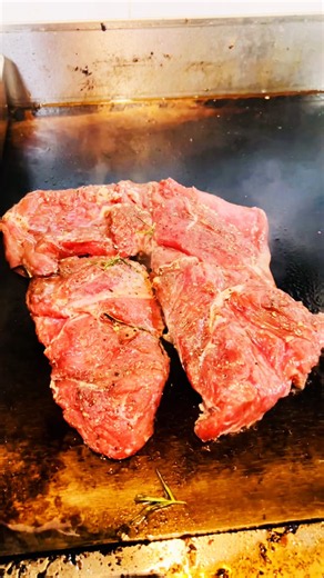 Sizzling grilled beef tenderloin #food #steak #cooking #bbq #shortvideo #beefsteak #beefrib #shorts
