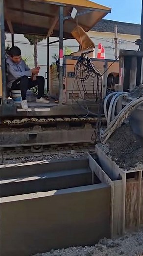 Automatic Concrete Curb Machine – Modern Infrastructure Solution #satisfying ‪@MNSmartTech‬