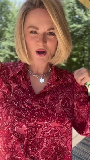 Women's Casual Fall Shirt - 2025 Trend Stay effortlessly chic this season with this loose-fitted V-neck lantern sleeve blouse. Featuring a paisley floral graphic print, it's lightweight yet cozy enough for layering. Pair it with jeans, trousers, or boots for that on-trend fall womenswear look. #blouses #topsforwomen #womenstops ##FallStyle2025#FallOutfits @Evaless_official