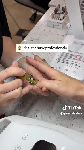 Choosing Between Regular Polish, Gel, and Dip Nails