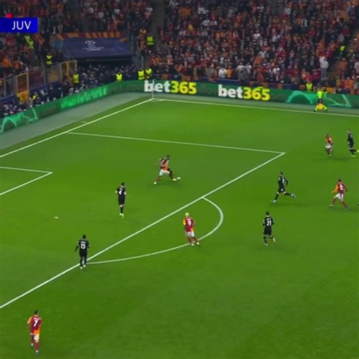 Boey's Rocket Goal Against Juventus in Champions League