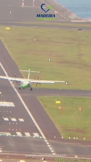 ATR 72-500 TOP View Landing at CR7 Airport