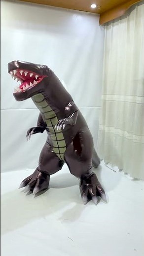 This is the five-fingered Godzilla inflatable costume #Godzilla #cosplay