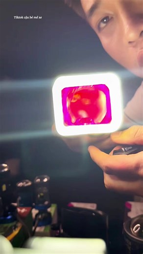 Tím Thủy Chung Dzoom: Đèn LED Chính Hãng