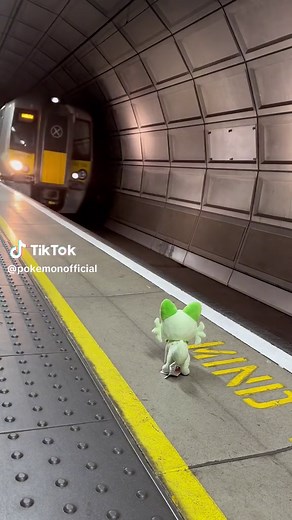 Traveling with Sprigatito, Fuecoco, and Quaxly in Pokemon Brick Bronze