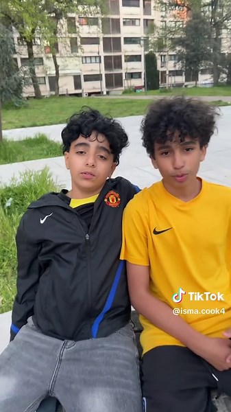 On connaît pas les paroles 🤣🤣