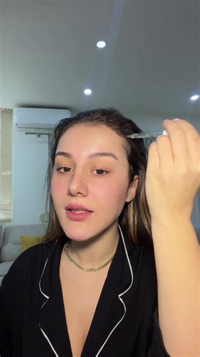 Vetem ata qe e kane provuar e dine sa e veshtire eshte te flasesh para kameres dhe mos te shperqendrohesh, sidomos kur nuk ke nje skript por thjesht fjale zemre qe do doje te ti kishte thene dikush. Kjo eshte forma e contentit qe mua me pelqen me shume, te ndaj me ju eksperiencat e jetes time dhe mesimet qe une marr nga kjo jete ose dhe nga terapia dhe dua t’i ndaj me ju qe ndoshta nuk keni mundesine per terapi & nuk jeni ne vendin e duhur mendor. Shpresoj t’ju ndihmoj sado pak. 🫶🏼