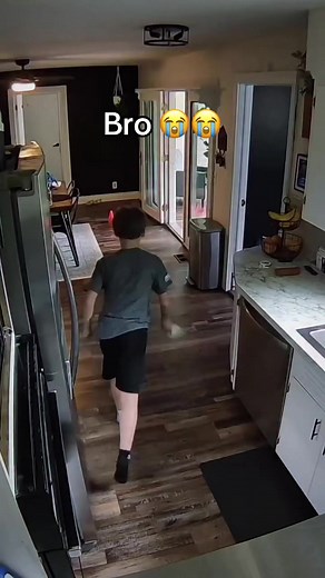 “I’m bowling… get it” 😭💀(via dereklipp_/IG) #prank #fatherson #fail #bowling