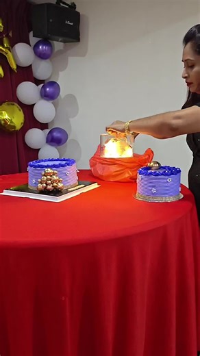 Elegant Two-Tier Cake Design for 21st Birthday Celebration