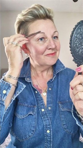 Comment dessiner ses sourcils facilement pour agrandir le regard (effet naturel)