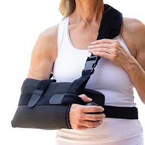 PerfectFit Arm Sling Shoulder Immobilizer with Abductor, Medical Grade Support Brace, Rotator Cuff or Surgery Recovery Sling, Shoulder Brace for Men and Women, Small, Black