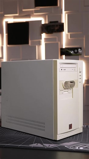 What does a 30 year old pc look like and what is a floppy disk? Let’s checkout some old tech while we finish my dads pc. #oldtech #90s #90sthrowback #gamingpc #pc