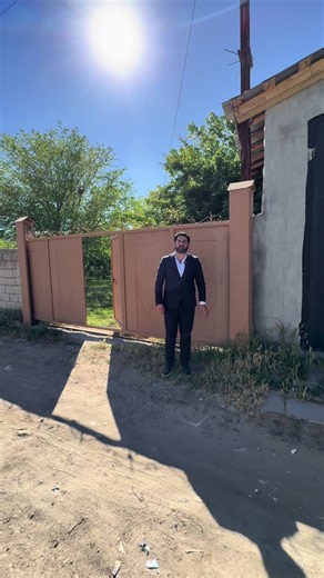 🏡 FİDAN EMLAK ERCİŞ’TEN SATILIK BETONARME EV VE ARSA 📍 Van / Erciş – Kışla Mahallesi Erciş’in gelişen bölgelerinden Kışla Mahallesi’nde, Devlet Hastanesi’ne yürüme mesafesinde bulunan bu değerli taşınmaz yeni sahibini bekliyor. 📌 Taşınmaz Özellikleri ✅ 800 m² arsa içerisinde ✅ Hisseli tapulu arsa ✅ 3 1 betonarme ev ✅ Evin içi yapılı ve kullanıma hazır ✅ Evin etrafı tamamen duvarla çevrilidir ✅ Bahçesinde çeşitli meyve ağaçları bulunmaktadır ✅ Sessiz, huzurlu ve nezih bir konuma sahiptir ✅ Dev