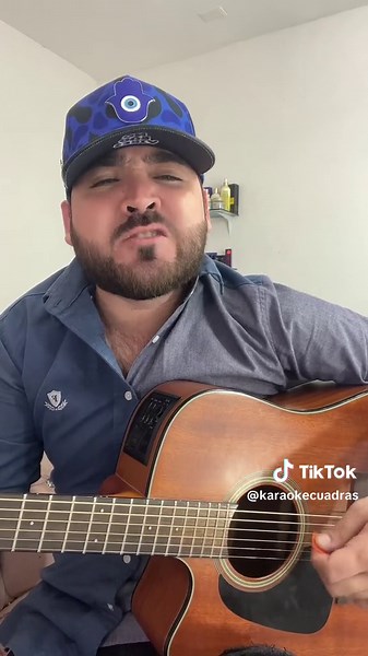 El de los Lentes Carrera: La Canción del Momento