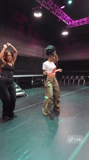 shenseea getting ready for tour!⭐️🤍 #fypシ゚viral #shenseea #fyp #zyxcba