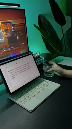 Samsung Galaxy Tab S8 Keyboard with Pencil Holder