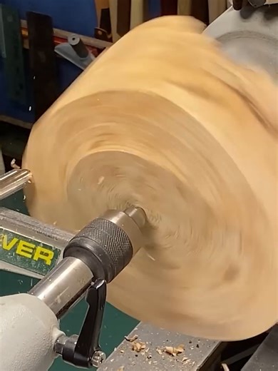 A rather pretty Chestnut Burl. Full video available on my YouTube Channel www.youtube.com/@MikeHolton?sub_confirmation=1 #Woodturning #Woodwork #LatheLife #Craftsmanship #Handmade #Woodturner #BowlTurning #TimberArt #SatisfyingVideo