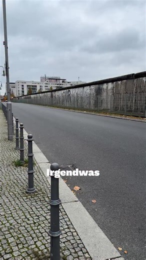 Linksfraktion Berlin on Instagram: "Ein historischer Tag für Berlin – und ein Lehrstück für wirksame Klimapolitik! 🎉 Das „BäumePlus-Gesetz“ ist beschlossen und wird unsere Stadt verändern: 🌳 1 Million gesunde Straßenbäume bis 2040 🌿 100 neue Parks & 1.000 Kühlinseln 💧 Besseres Regenwassermanagement 🏘️ Vorrang für die Umgestaltung von Hitzevierteln Dieser Erfolg zeigt: Echter Wandel kommt von unten! Die Initiative @baumentscheid hat mit über 150 Engagierten und 33.000 Unterschriften den Sena