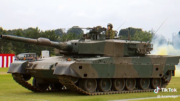 Type 90 adalah tank tempur utama generasi ketiga buatan Jepang yang mulai digunakan oleh Pasukan Bela Diri Jepang (JSDF) pada awal 1990-an. Dirancang oleh Mitsubishi Heavy Industries, Type 90 mengusung banyak teknologi canggih pada masanya dan menjadi representasi dari pendekatan Jepang terhadap kendaraan tempur modern—yakni presisi tinggi, mobilitas, dan teknologi mutakhir. Tank ini dilengkapi dengan meriam smoothbore 120 mm buatan lisensi Rheinmetall, serta sistem kontrol tembakan digital yang