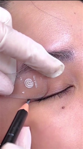 Precision Mapping Techniques for Flawless Eyeliner