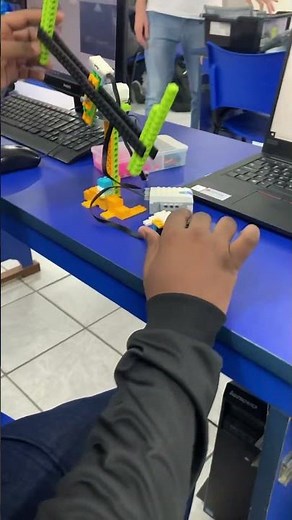 Programação utilizando Scratch com a montagem kit Lego #education #lego #robotics #scratch #gaming