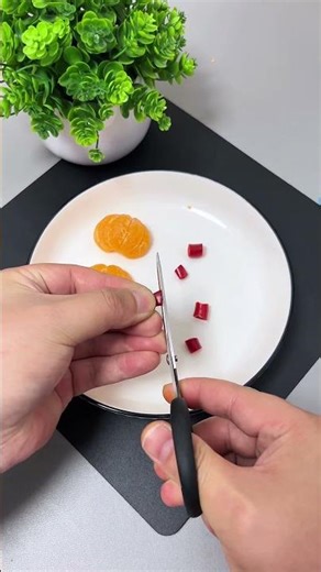 Make beautiful lantern arrangements using tangerines! Come and try it yourself