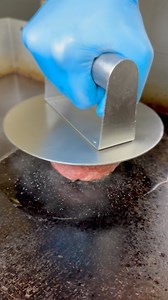 Smashburger Sizzle 😍🍔 #sizzle #smashburger #burger #hamburger | Foody Fetish