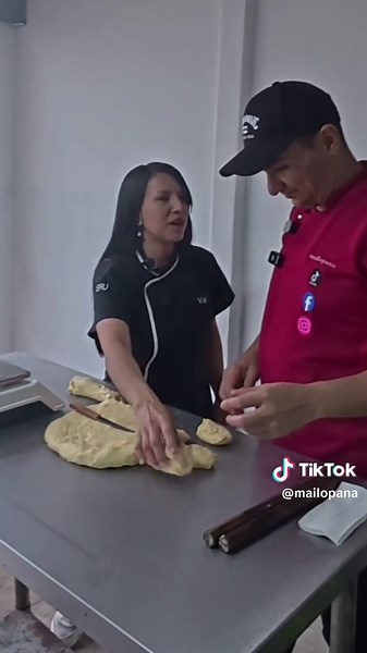 Haciendo Donas en Panadería Dilama