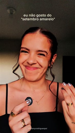 Allany Rodrigues | Psicóloga on Instagram: "*setembro amarelo* me incomoda porque transforma a saúde mental em slogan. é raso falar em prevenção do suicídio sem discutir as condições que produzem sofrimento: precarização do trabalho, desigualdade social, violência, falta de acesso a serviços de cuidado. não é um laço amarelo que muda isso, é política pública, investimento e compromisso coletivo. _______fonte da pesquisa: “Associations between a Brazilian suicide awareness campaign and suicide tr