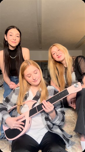 Sorelle | Shallow with the first stringless smart guitar @liberlive.official #sing #liberlive #liberlivec1 #smartguitar #stringlessguitar #liberlivecover | Instagram