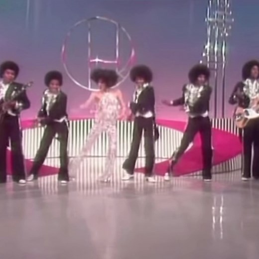 ♕ 𝐦𝐢𝐜𝐡𝐚𝐞𝐥 / 𝐣𝐚𝐧𝐞𝐭 ♕ on Instagram: "• This video oozes legendary talent 👑👏🏽. - The Jackson 5 and Cher performing “Dancing Machine” on The Cher Show (1975) 🌟🖤 . . Follow @offthedestiny for more content✨ . . #michaeljackson #cher #kingofpop #icon #michael #legend #moonwalker #mj #mjfam #forevermichael #thejacksons #thejackson5 #dance #mjj #michaeljacksonfan #applehead #appleheadmj #soldiersoflove #moonwalker #omgpage #explore #thriller #michael #jackson #entertainment #70s #1975"