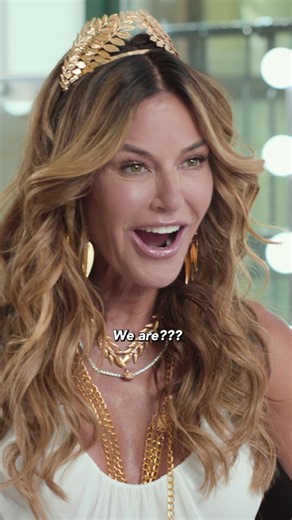 The goddesses of #TheGoldenLife explain how they are able to resolve conflict and reveal why they're 𝘜𝘴' Reality Stars of the Year. Head to the link in bio for more on why Dorinda Medley, Kelly Bensimon, Sonja Morgan, Luann de Lesseps and Ramona Singer say longtime fans will love the new show when it airs on E! on October 20.