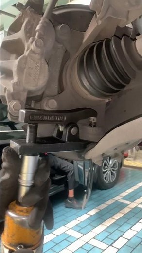How to remove the ball joint #balljoint #car #mechanic #repair