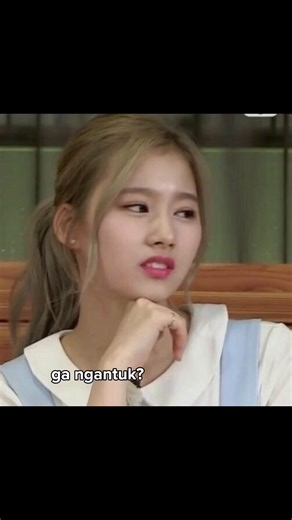 throwback Hansa umur 7 tahun. Perkara mau ke rumah oma jam 2 sore, si hansa udah nangis dari jam 11 siang sampek jam 12 gegara disuruh mami Sania tidur siang. ib: yang pernal lewat #haechan #sana #alternativeuniverse #au #keluargabapaksatya