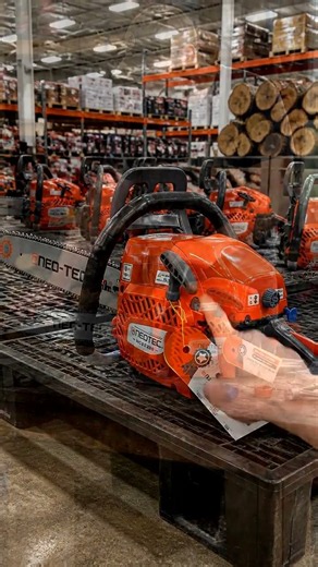 Equip your outdoor garden with the NEOTEC 62cc Gas-Powered Chainsaw