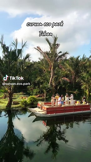 Perahu katamaran adalah jenis perahu yang tdk goyang karena memiliki dua lambung perahu kanan kiri sehingga cocok untuk acara² santai di atas perahu sehingga tidak kuatir pusing/mabuk. Sebagian besar yacht memakai desain katamaran karena kestabilannya. Durasi naik kapal Perahu katamaran maksimal 1 jam, dengan Maksimal Penumpang 10 Orang. . Bagaimana cara naik perahu katamaran sambil makan keliling danau menikmati senja dan pemandangan indah yang ada ? Pertama, membeli tiket masuk sejumlah pesert