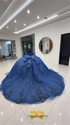 Aquí tienes un texto ideal para TikTok, corto y atractivo 👑💙: 💙 Vestidos color azul – Princesas Reales 👑 Vestidos impactantes con corset ajustado y pedrería brillante ✨ Diseñados para que brilles como princesa en tu gran noche. 👗 Diseños exclusivos ✨ Pedrería fina 👑 Ajuste perfecto 📍 Princesas Reales Boutique – Phoenix, Arizona 📲 Citas: 602-475-2321 💙 Porque tu momento merece brillar. #PrincesasReales #VestidoAzul #Quinceañera2026 #BoutiqueEnPhoenix #Corset 💙👑✨
