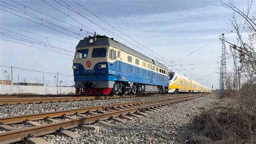 [中国铁路]00201/2次无动力回送CRH5J-0501高速综合检测列车至昌平站
