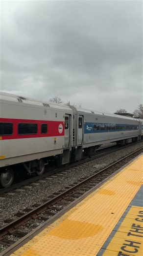 Metro North train flashing its ditch lights at Beacon