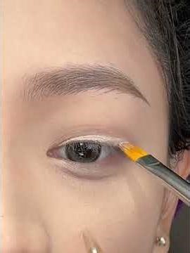 💙 Beginner-Friendly Klein Blue Eyeliner Tutorial | Easy Step-by-Step Eye Makeup