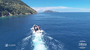 Falenderojmë Luixhino Isufaj që mundësoj këtë Video! Ta duam me shume Vloren! Ne jemi te vetedijshem per vlerat e qytetit tone dhe potencialin e jashtezakonshem turistik qe mbetet ende per tu zhvilluar me perkujdesien dhe dashamirsine tone. Rralle ndodhe ne nje hapsire kaq te vogel gjeografike te mblidhen bashke tere kto elemente natyrore qe e shnderrojne Vloren ne nje parajse tokesore. Ne jemi krenar per mbretereshen e detit Jon dhe krenarine e gjithe Mesdheut. Kush erdhi ne Vlore dhe nuk u das