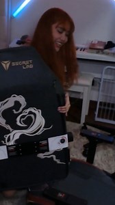 New Chair from Secret Lab! Miss Fortune is my favorite League of Legends Character and really happy to have one! #unboxing #gamingchair #secretlab #leagueoflegends | Een