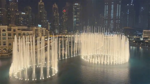 ⛲️Seeing such a dreamy fountain light show, even through the screen brings happiness and amazement!🙏 🎥: douyin-Alice✨ #FountainLightShow #DreamyScenery #MagicalMoments #LightArtistry | Fantastic China
