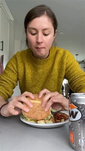 Bailey | Culinary Dietitian | Vegetarian Recipe Creator on Instagram: "Dietitians are real people too My diet is far from ‘perfect’ and I don’t always practice what I preach. Yes, I drink diet pop - I love Diet Coke Yes, I eat processed veggie burgers - I don’t always have the time or interest to make my own, and I love a good Beyond Burger every once in a while Yes, I have a bun and fries, and nope there’s not a veggie in sight, but it doesn’t mean I didn’t have some later People always put the