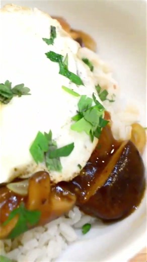 Chef Steve Makes Traditional Hawaiian Loco Moco #shorts