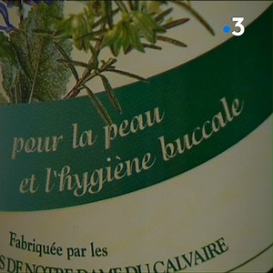 Les bénédictines du Notre-Dame du calvaire de Bouzy-La-Forêt (45) ne sont pas toujours en extase 👼 🙏 mais perpétuent, depuis 400 ans dans leur atelier, la fabrication d’une eau « miraculeuse » 💫 pour une peau plus belle et une haleine fraîche 🌟 | France 3 Centre-Val de Loire
