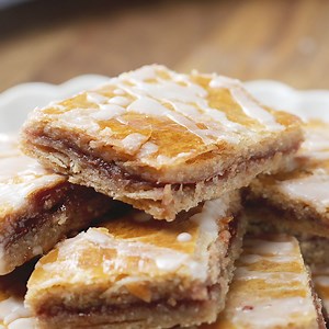 Graham–Flour Jam Pastry Squares Make this yourself! Check out more from the Martha Stewart Collection: http://bit.ly/2rJC4WV | Tasty