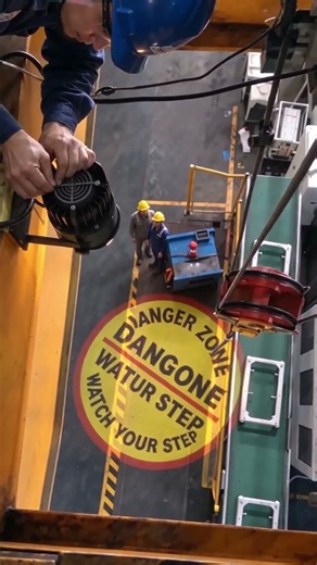 Noparde:Overhead Crane Safety Warnin Projector#overheadcrane #cranesafety #industrialsafety