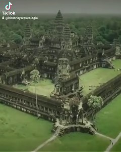 Angkor Wat, es un templo en Camboya, fundado en el siglo XII por el rey Suryavarman II, para el Imperio Khmer. | HISTORIA